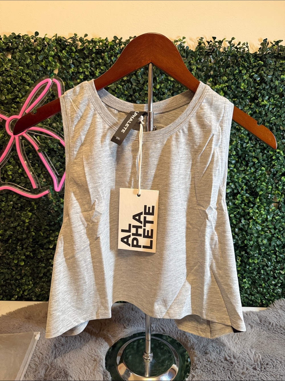 NWT Alphalete Women’s Gray Sleeveless Crop Tank size XXL